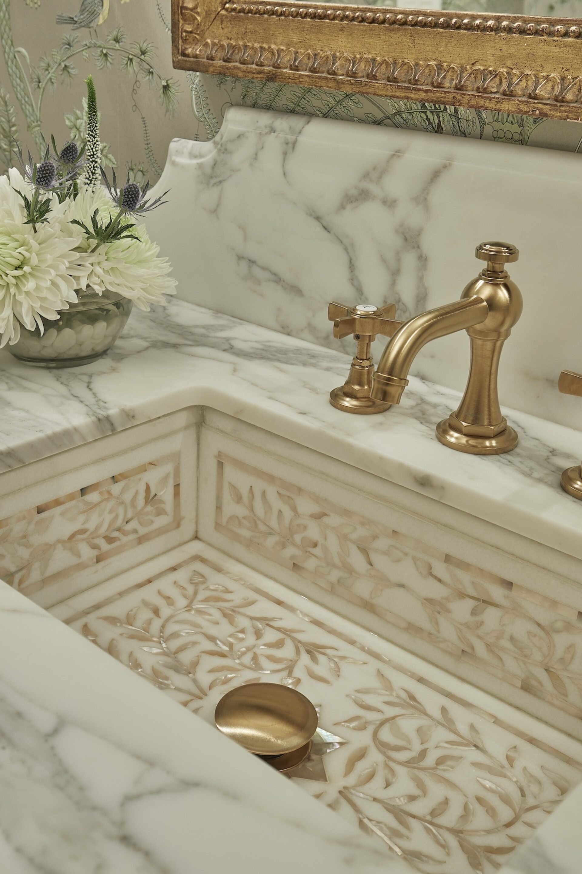 Sink Detail Gold Pattern