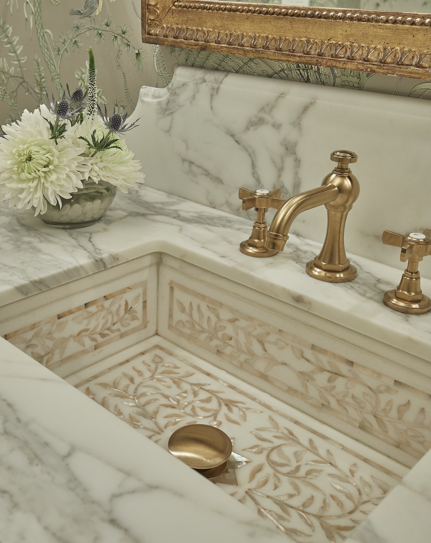 Sink Detail Gold Pattern